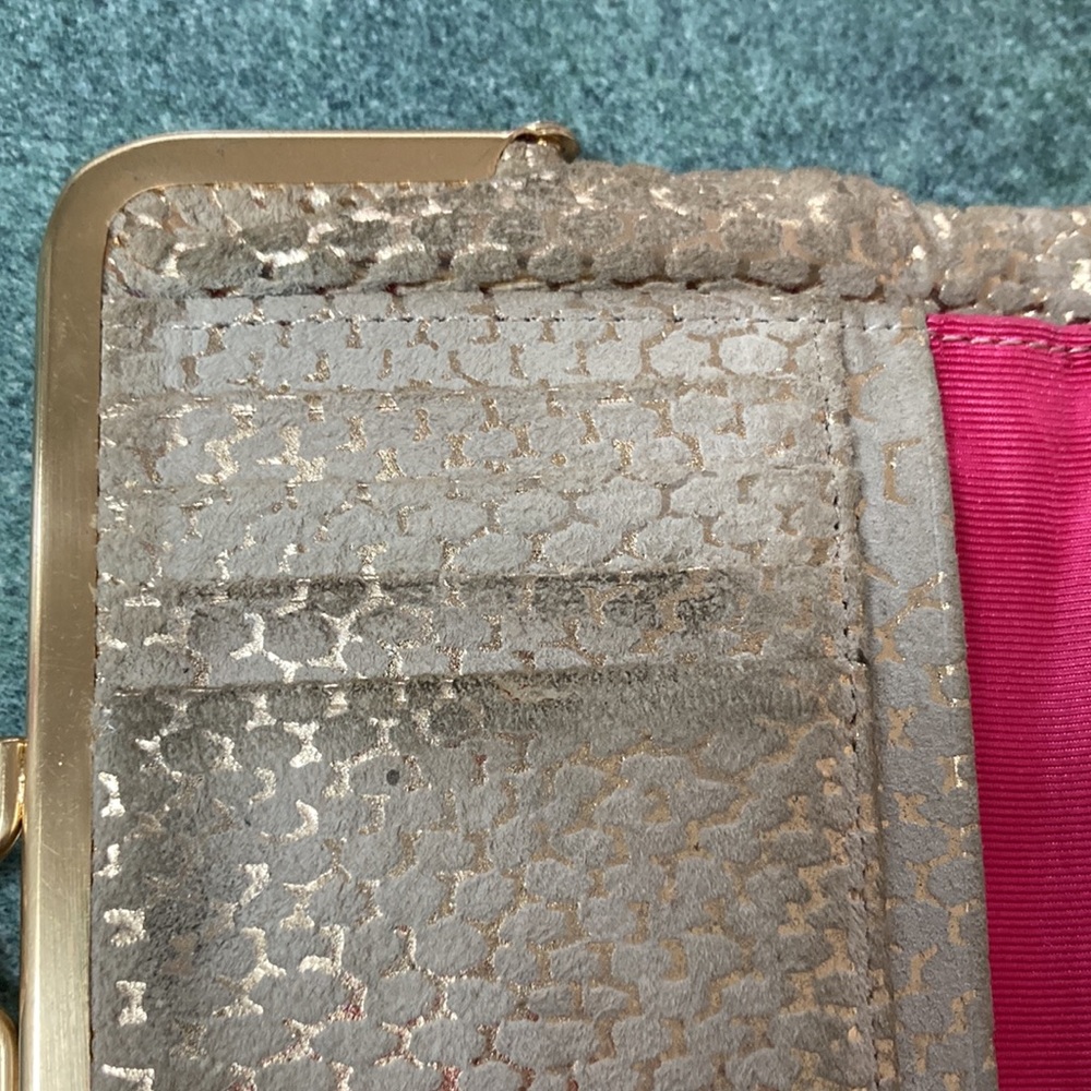SOLDโผ๏ธ๐Genuine HOBO Beige & Gold Leather Wallet - Picture 6 of 9
